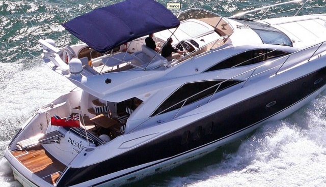  Uno de sus preciosos yates 